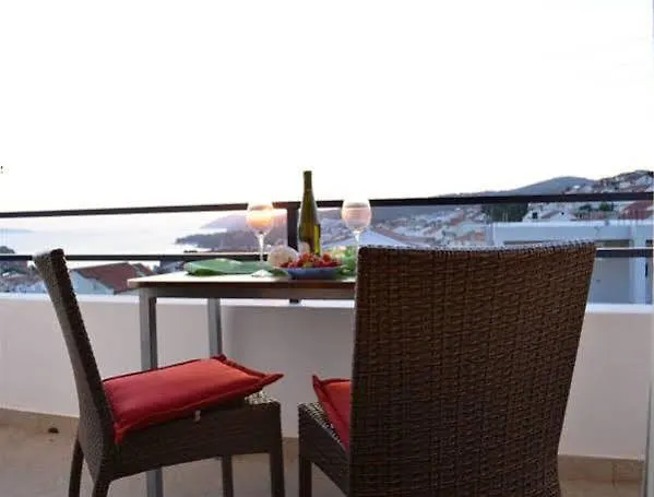 Fio - Hvar フヴァル