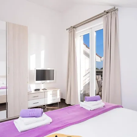 Fio - Hvar Hvar Town